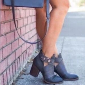 Isola Larkin Block Heel Bootie Brown Leather Zip-up Ankle Boots Sz 8